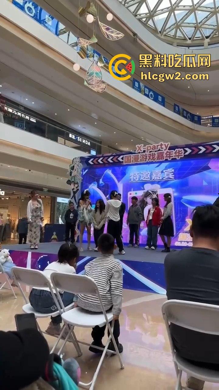 杭州某商场为了流量不择手段！烧鸡表演毒害下一代，家长怒斥要严惩！-4