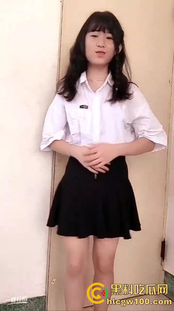 杭州商贸旅游学院【吴文琪】自拍骚照自慰视频流出，自称淫奴金主大佬远程调教。-1