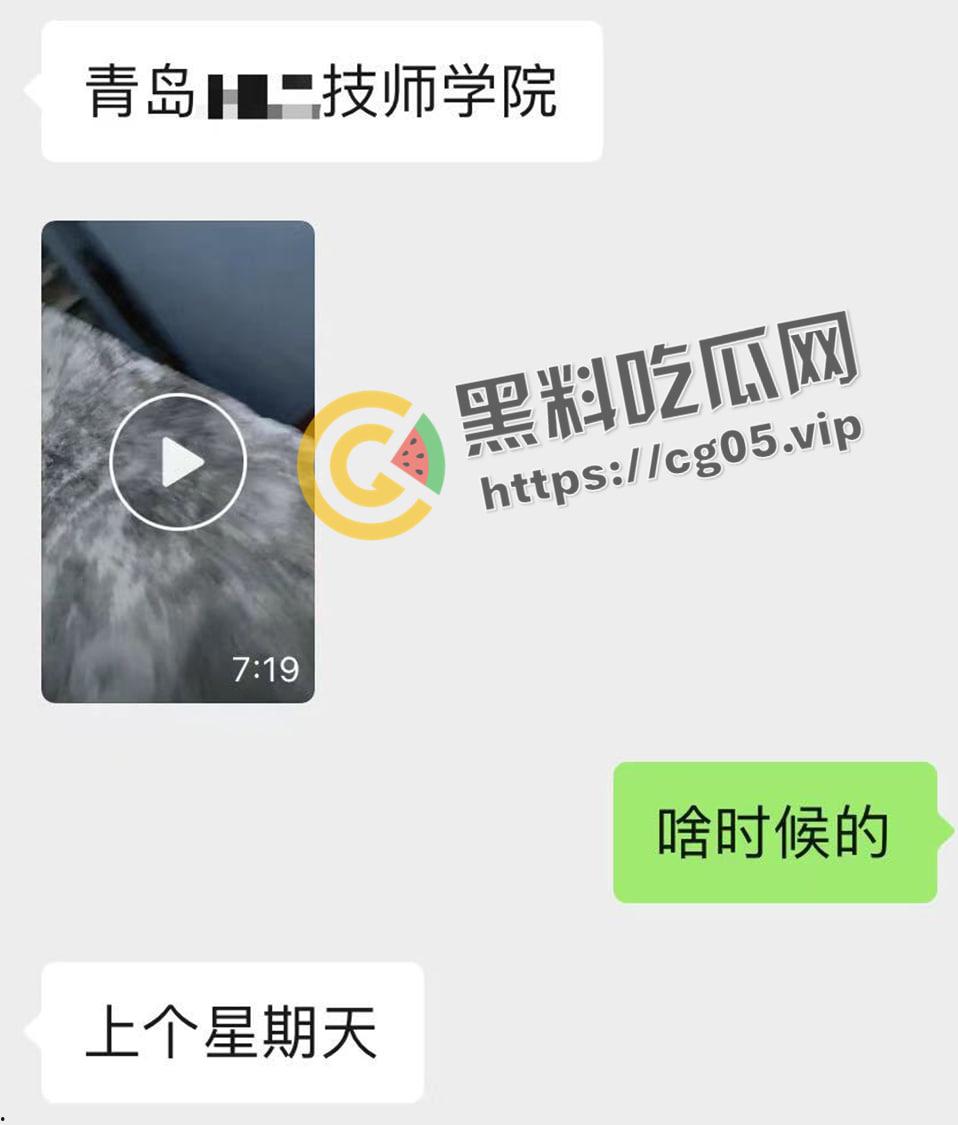 青岛海洋技师学院男女钻小胡同抠逼被偷拍！女生欲拒还迎的样子可太骚了-1