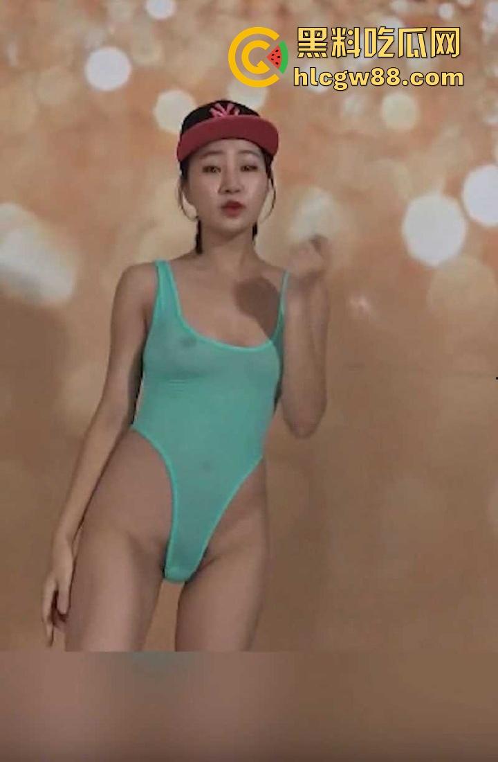 身边骚逼无处不在，盘点民间最狂野真实故事，露天操逼、护士医院打飞机、露天野战全是精品骚片！-1