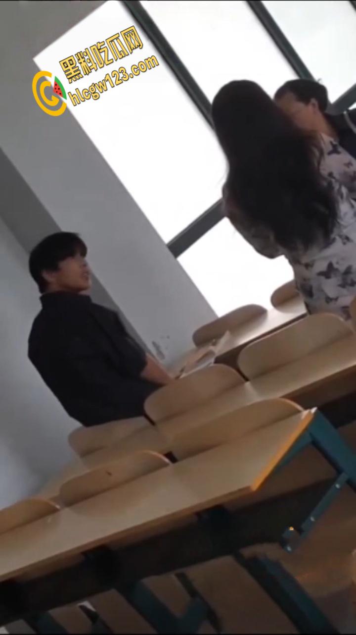 武汉工程大学女生带上老妈，跨越一千多公里直奔教室，手撕渣男为爱冲锋的女勇士！-2